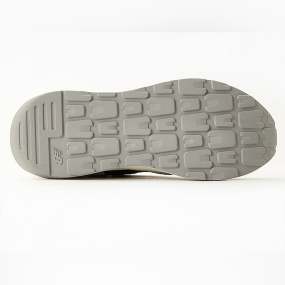 New Balance Cream and Black Sneakers - Picture 3 of 8